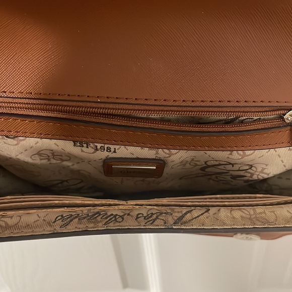 Guess leather crossbody purse - Picture 3 of 4